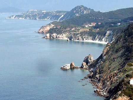 La costa settentrionale e Portoferraio al fondo